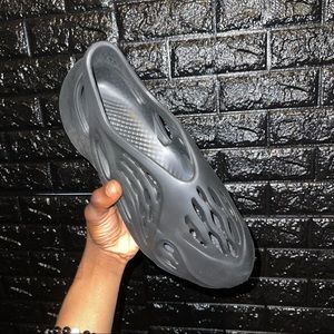 Yeezy Foam Runner Size(9)